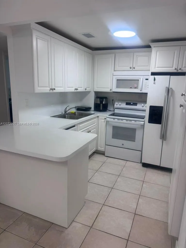 Foto de propiedad en 1913 S Ocean Drive 422, Hallandale Beach, FL 33009 Hallandale Beach con MLS# 