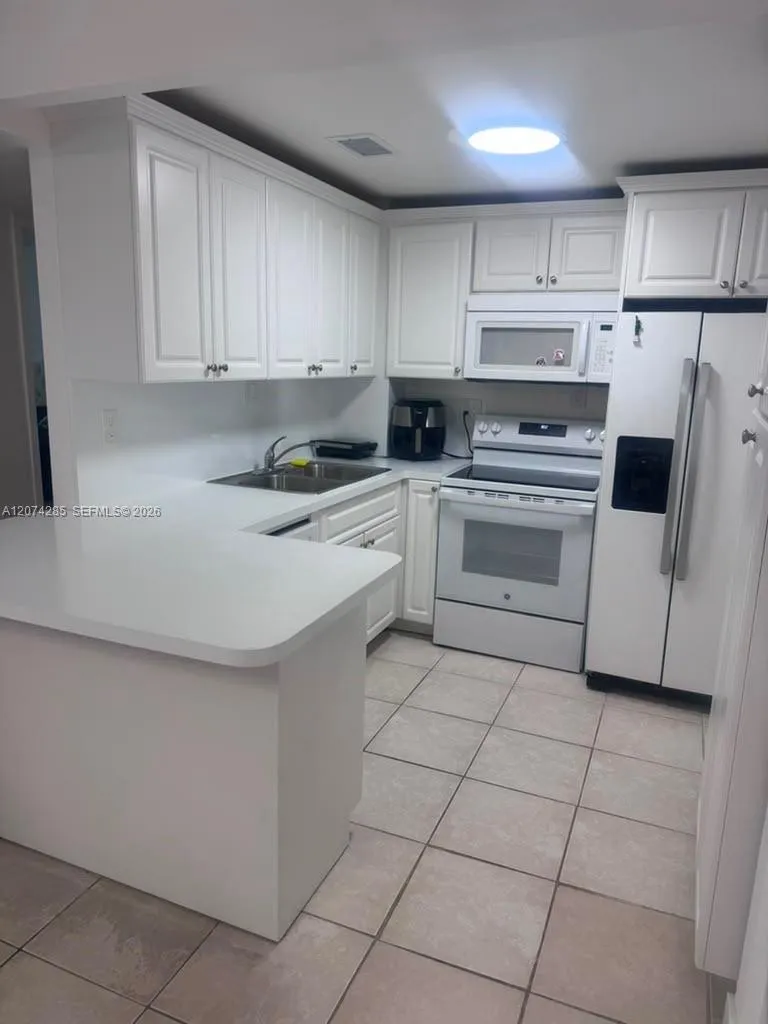 Foto de propiedad en 1913 S Ocean Drive 422, Hallandale Beach, FL 33009 Hallandale Beach con MLS# 