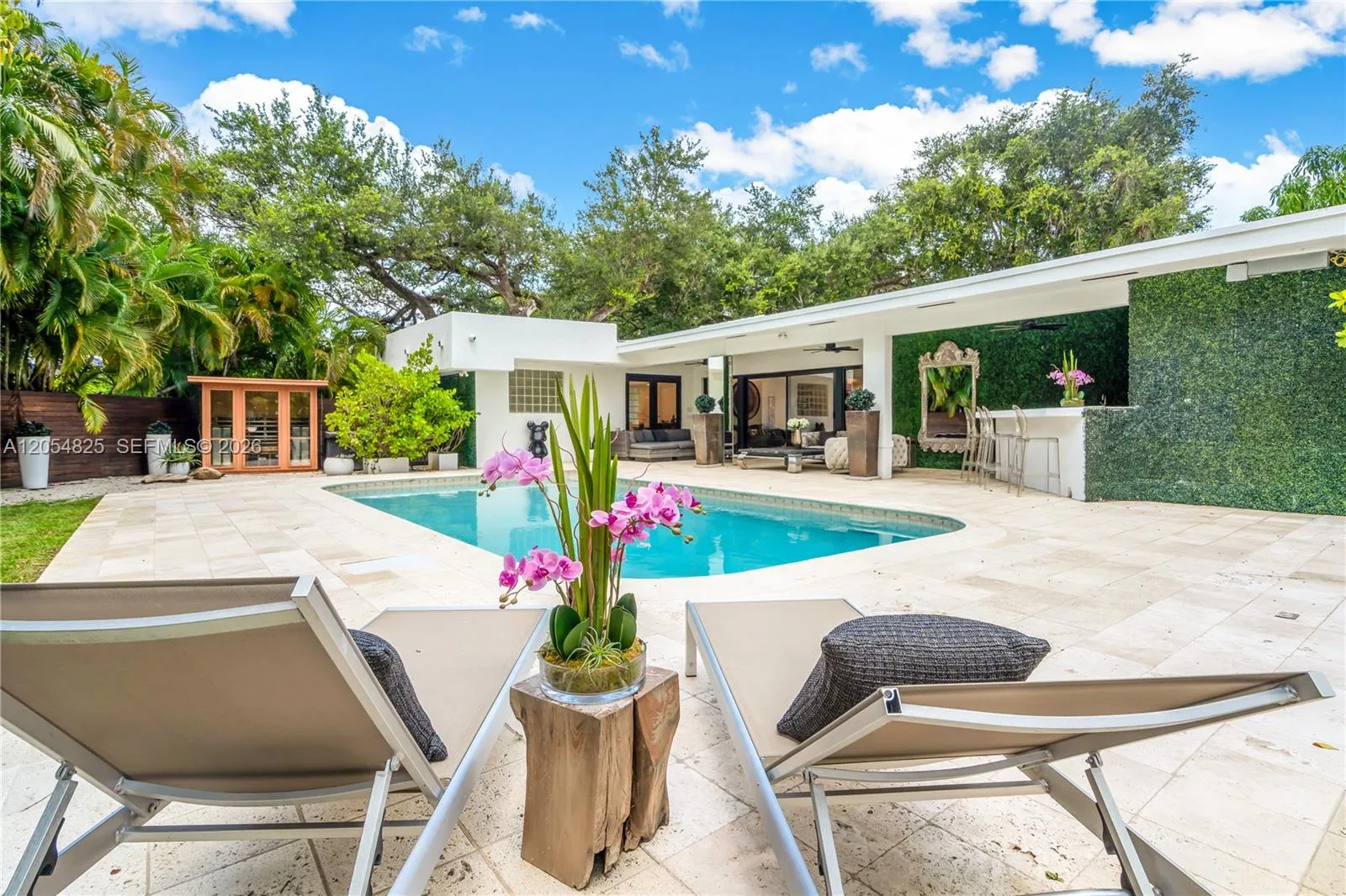 En Venta 19130 NE 21st Avenue, North Miami Beach, FL 33179, North Miami Beach, FL 33179
