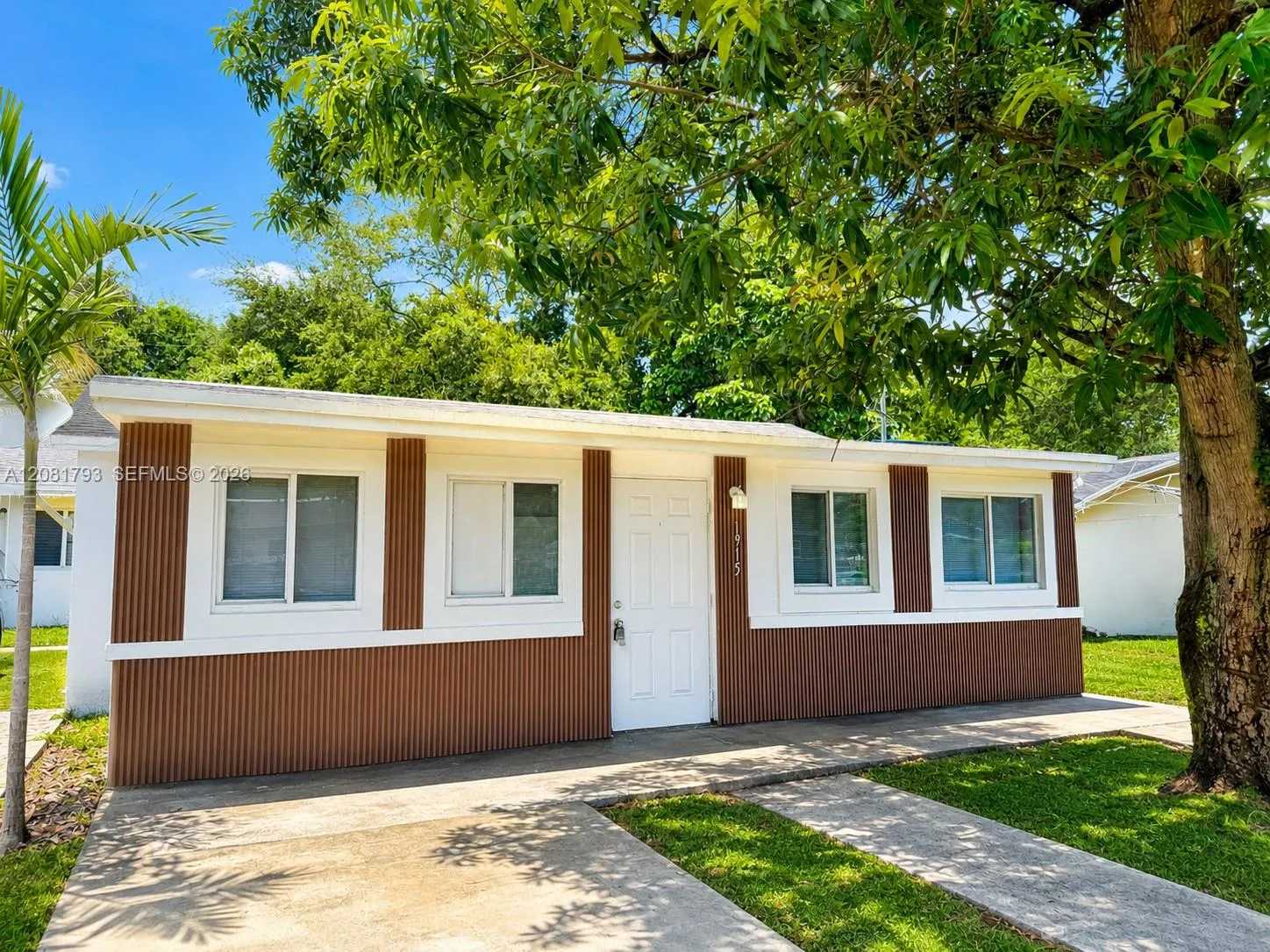 Foto de propiedad en 1915 NW 89th Terrace A, Miami, FL 33147 Miami con MLS# 