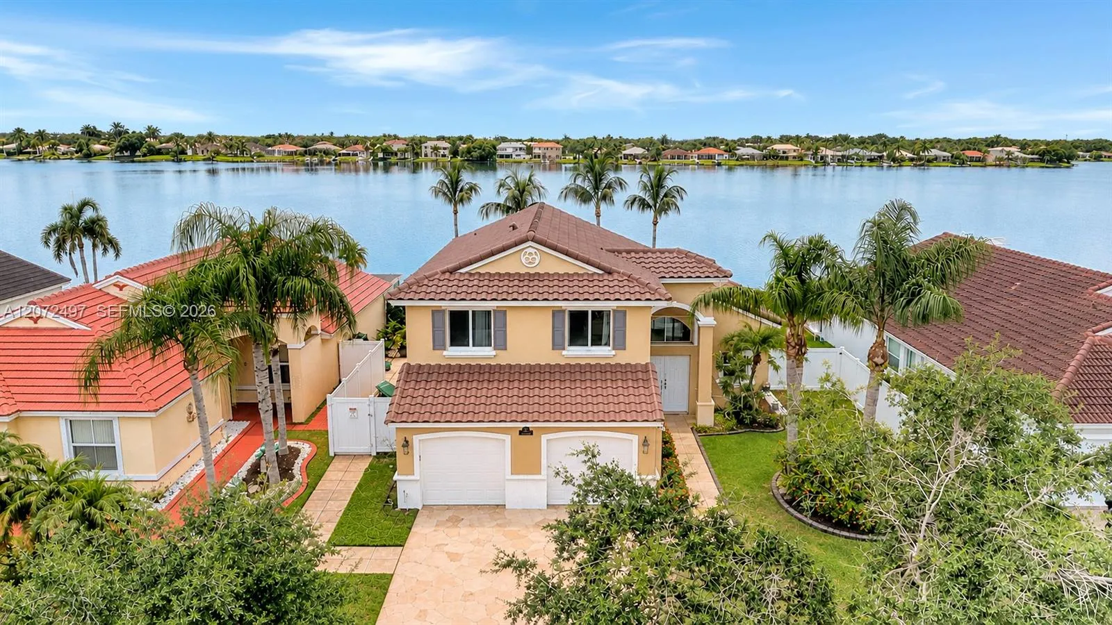 Foto de propiedad en 19156 NW 24th Court, Pembroke Pines, FL 33029 Pembroke Pines con MLS# 