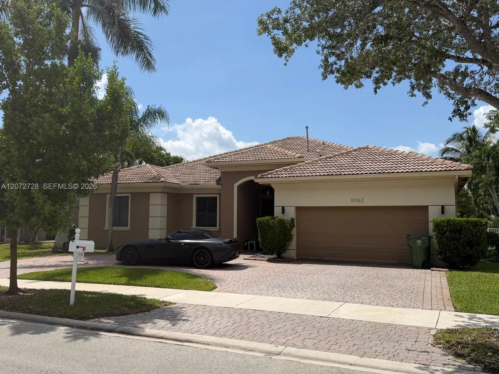 Foto de propiedad en 19162 SW 65th Street, Pembroke Pines, FL 33332 Pembroke Pines con MLS# 