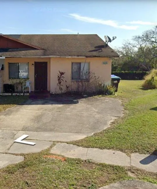 Foto de propiedad en 1917 Dardanelle Drive, Orlando, FL 32808 Orlando con MLS# 
