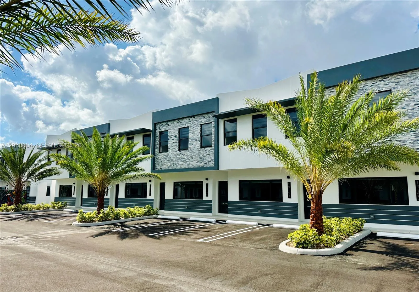 Foto de propiedad en 19177 NW 37 Avenue, Miami Gardens, FL 33056 Miami Gardens con MLS# 