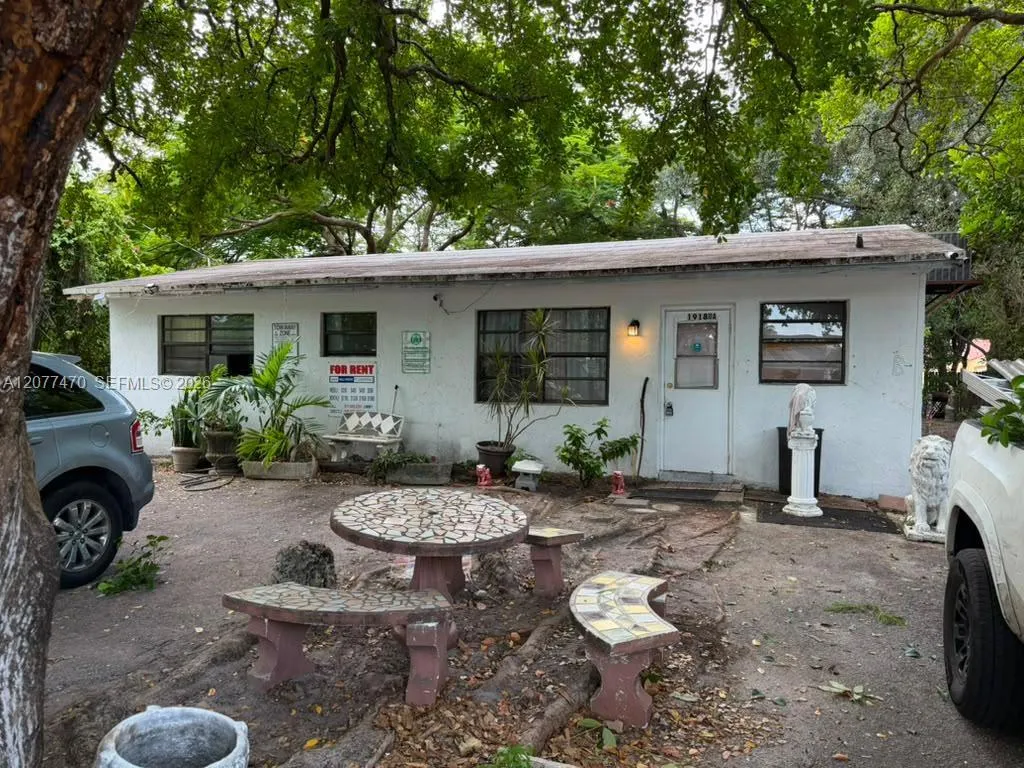 Foto de propiedad en 1918 Sheridan Street, Hollywood, FL 33020 Hollywood con MLS# 