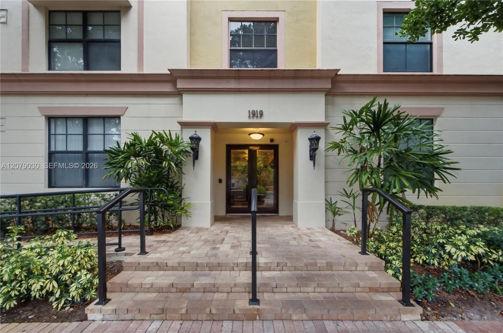 Foto de propiedad en 1919 Van Buren Street 614A, Hollywood, FL 33020 Hollywood con MLS# 
