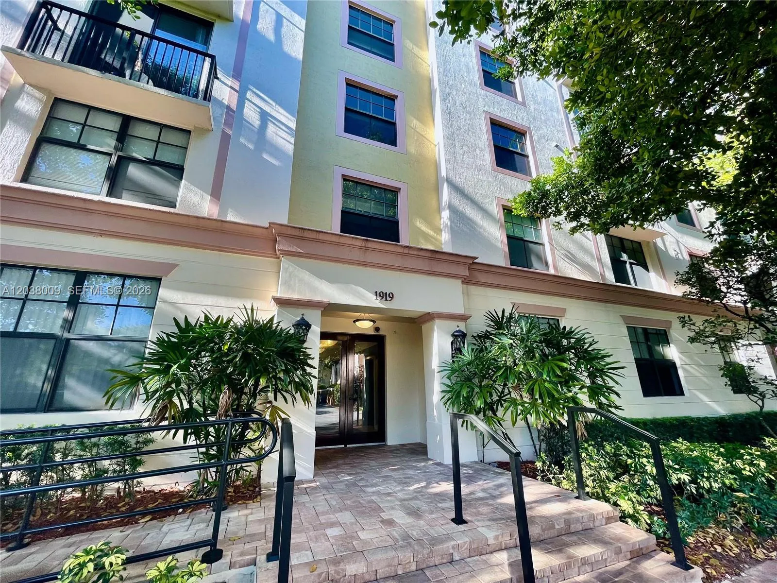 Vendido 1919 Van Buren Street 818A, Hollywood, FL 33020, Hollywood, FL 33020