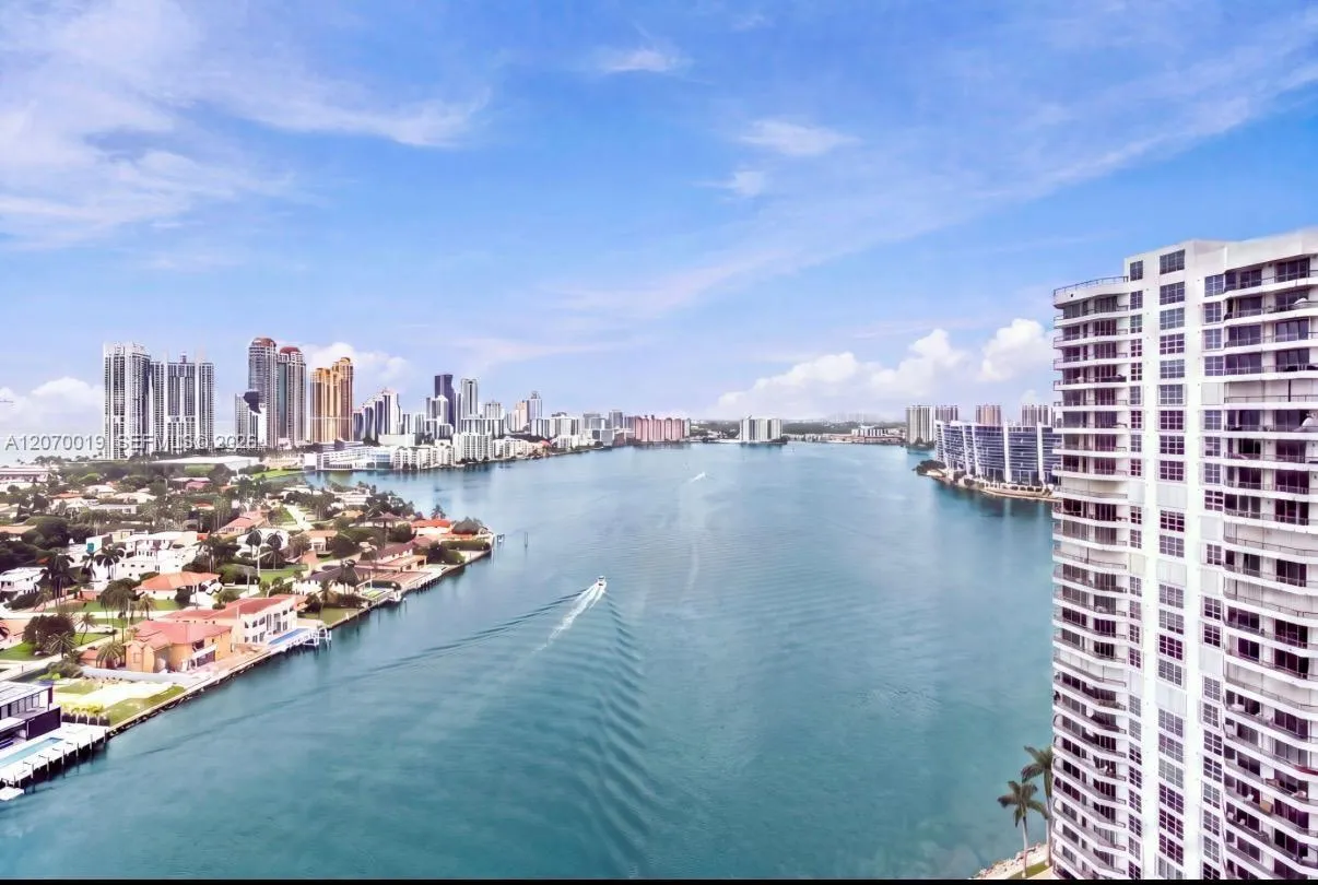 Foto de propiedad en 19195 NE 36th Court 2601, Aventura, FL 33180 Aventura con MLS# 