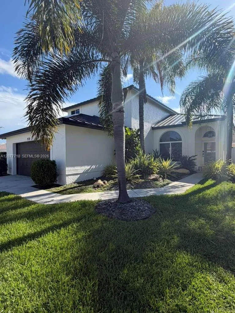 Foto de propiedad en 1920 NW 182nd Terrace, Pembroke Pines, FL 33029 Pembroke Pines con MLS# 