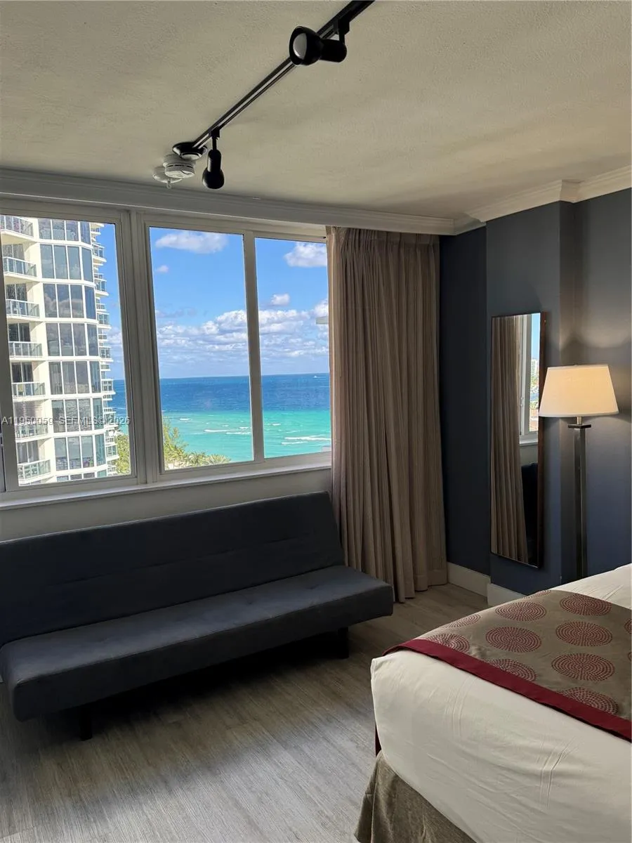 Foto de propiedad en 19201 Collins Avenue 1018, Sunny Isles Beach, FL 33160 Sunny Isles Beach con MLS# 