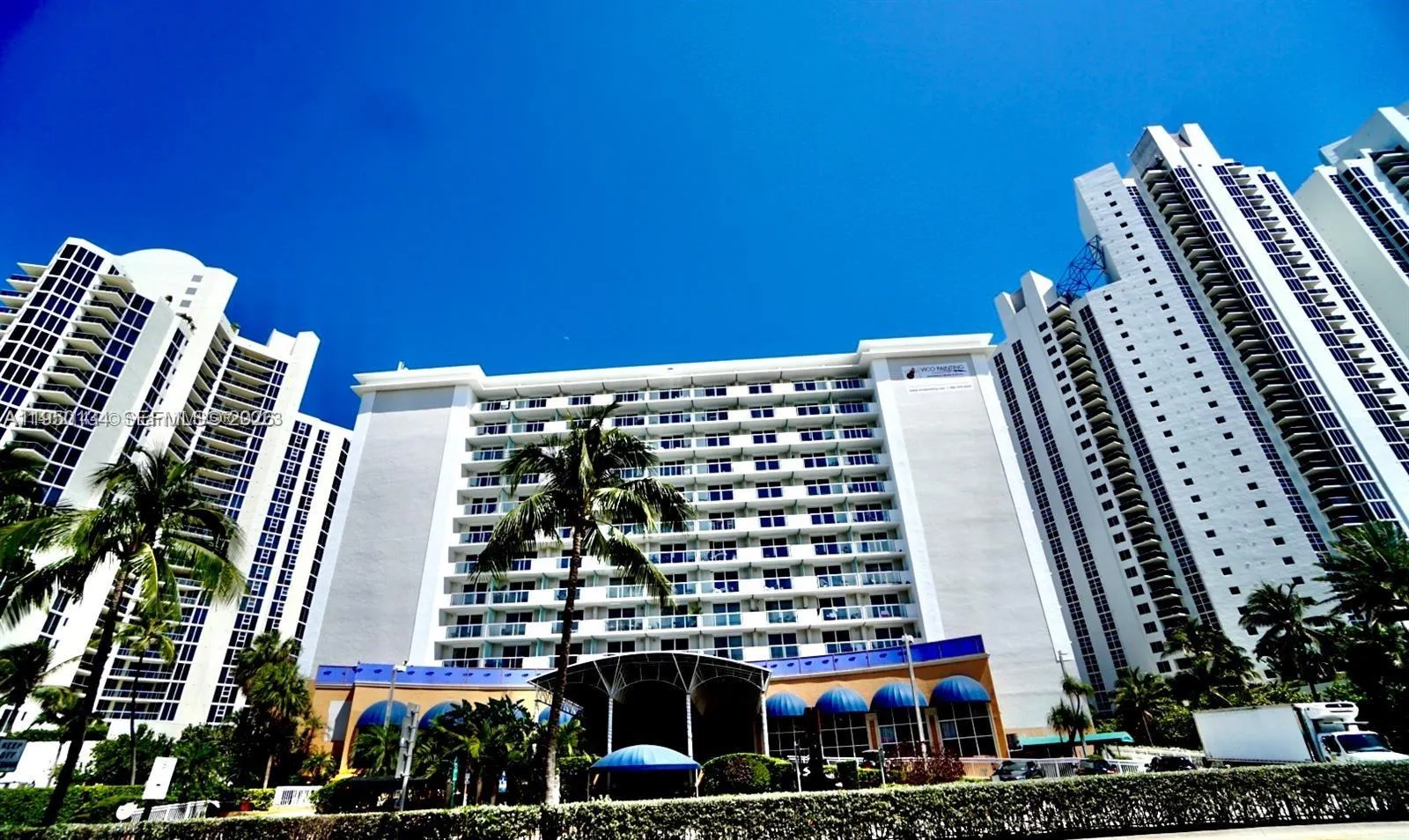 Foto de propiedad en 19201 Collins Avenue 1033, Sunny Isles Beach, FL 33160 Sunny Isles Beach con MLS# 