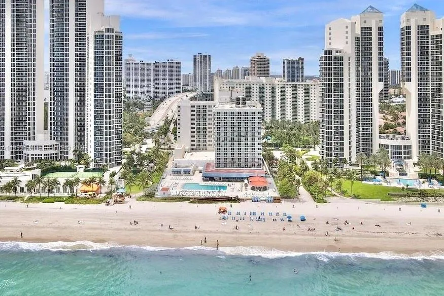 Foto de propiedad en 19201 Collins Avenue 504, Sunny Isles Beach, FL 33160 Sunny Isles Beach con MLS# 