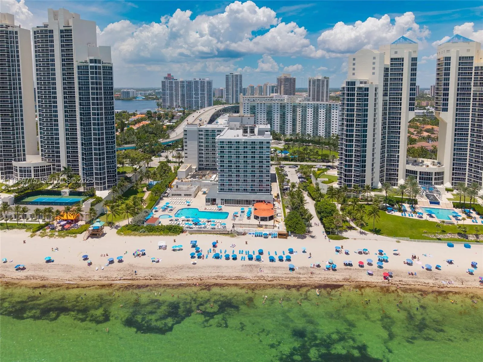 Foto de propiedad en 19201 Collins Avenue 822, Sunny Isles Beach, FL 33160 Sunny Isles Beach con MLS# 