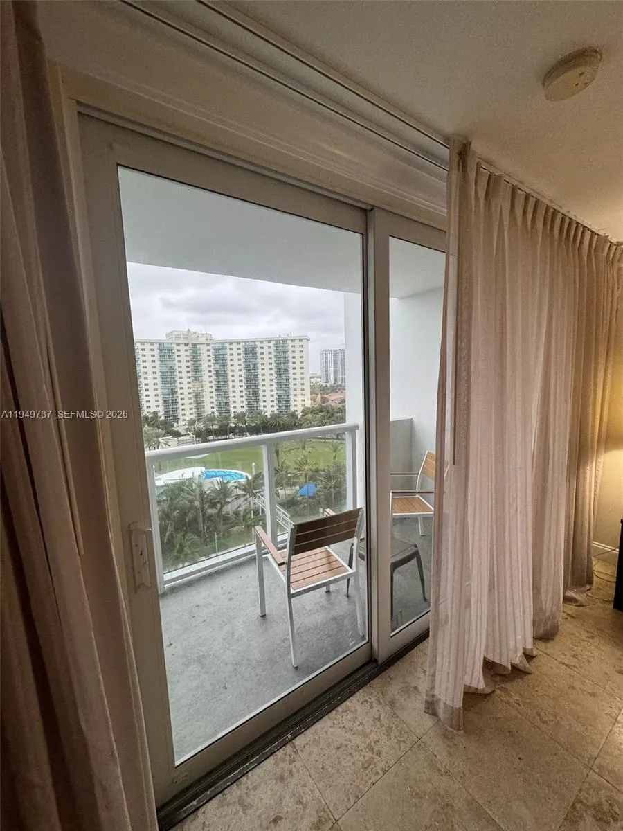 Foto de propiedad en 19201 Collins Avenue 831, Sunny Isles Beach, FL 33160 Sunny Isles Beach con MLS# 