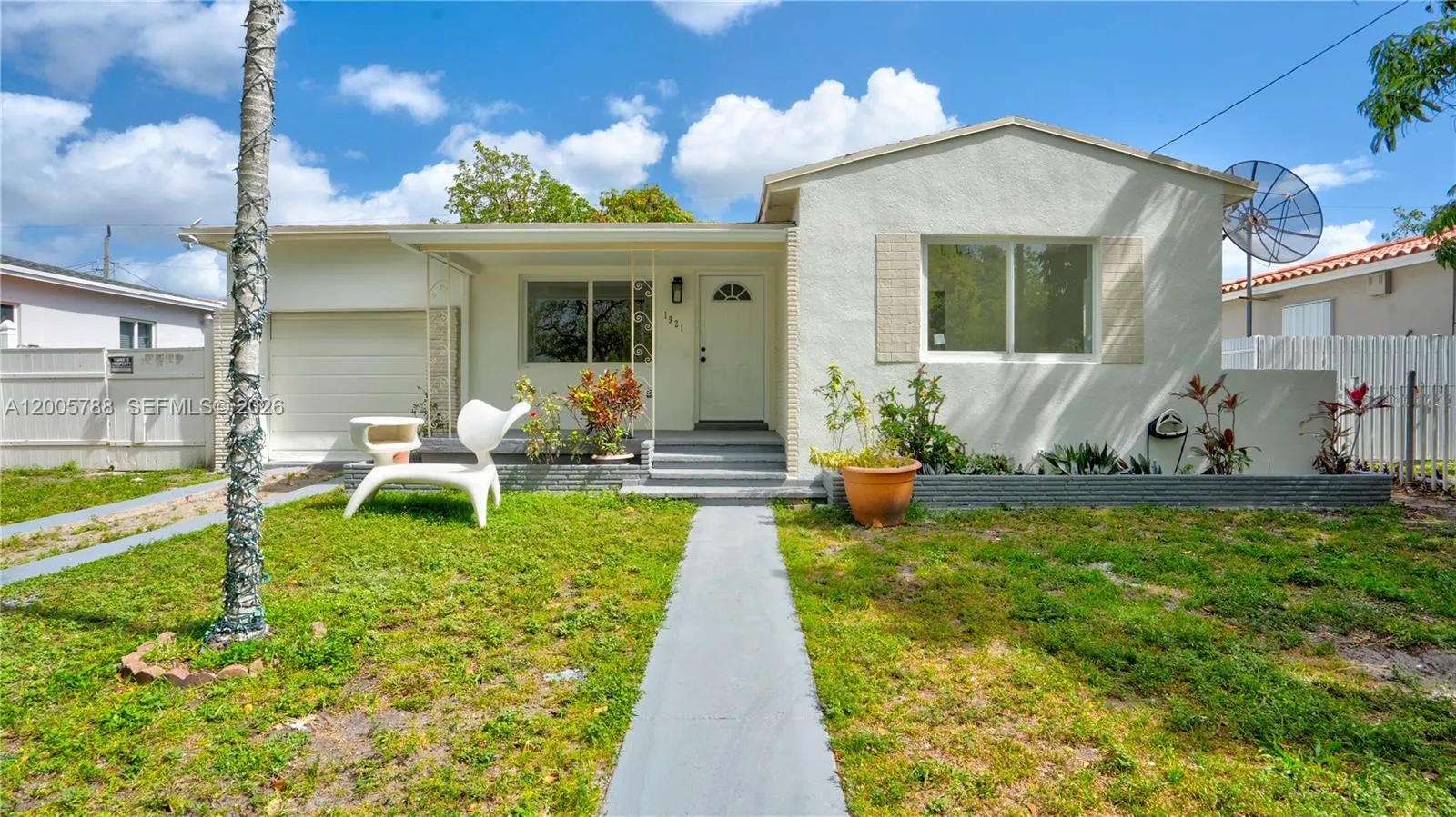 Foto de propiedad en 1921 NE 158th Street, North Miami Beach, FL 33162 North Miami Beach con MLS# 