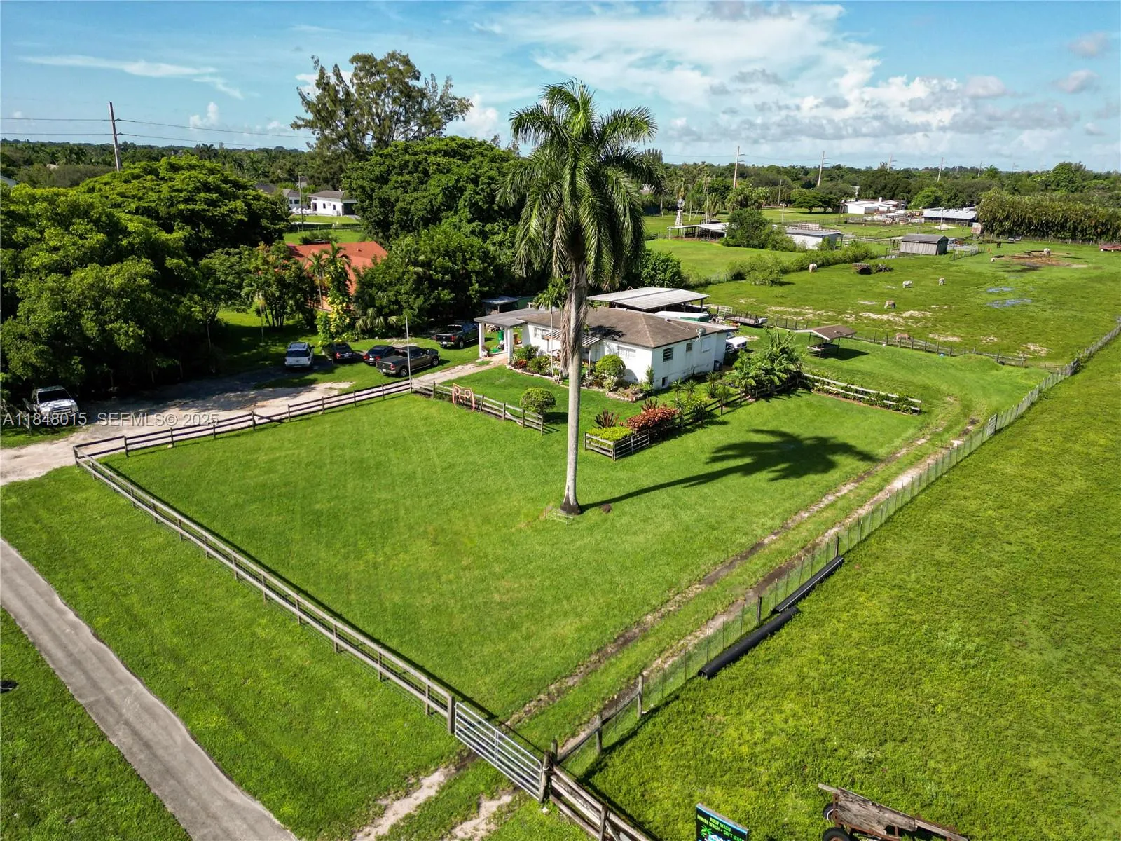 Foto de propiedad en 1921 SW 112th Avenue, Davie, FL 33325 Davie con MLS# 