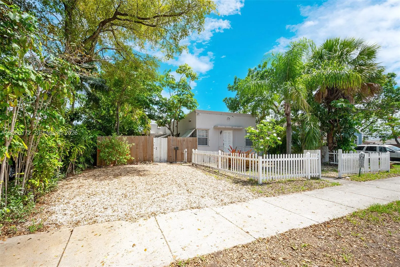 Foto de propiedad en 1922 Mckinley Street 3, Hollywood, FL 33020 Hollywood con MLS# 