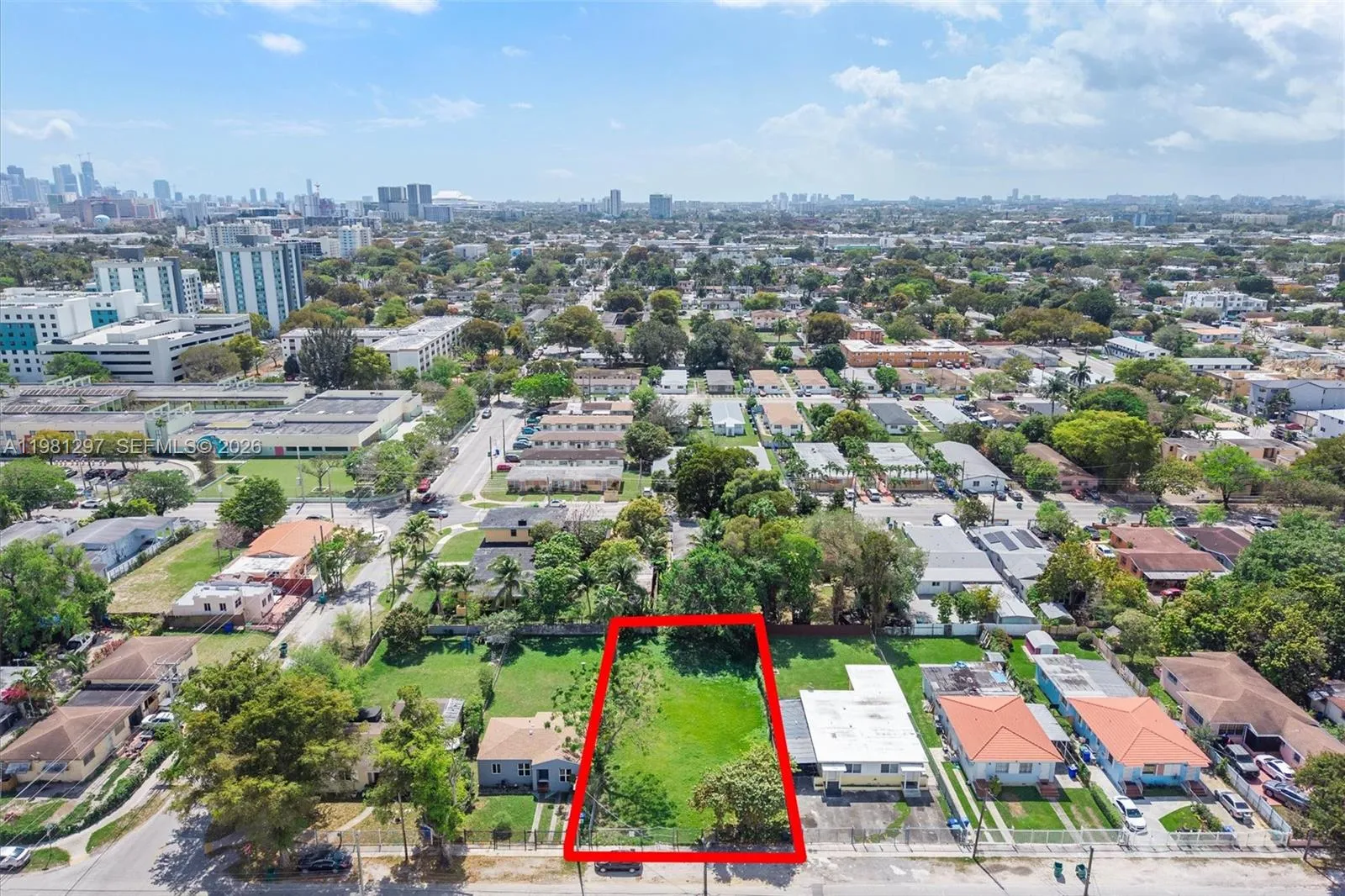Foto de propiedad en 1922 NW 33rd Street, Miami, FL 33142 Miami con MLS# 