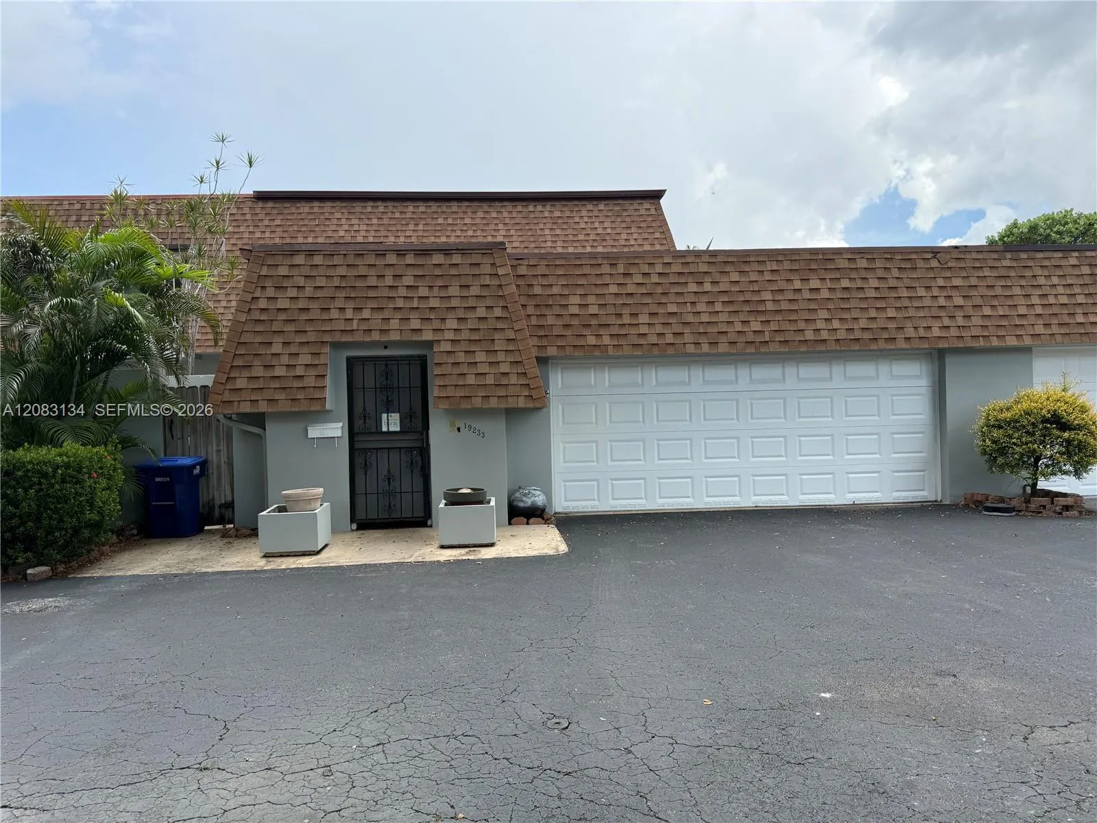 En Renta 19233 E Lake Drive 19233, Hialeah, FL 33015, Hialeah, FL 33015