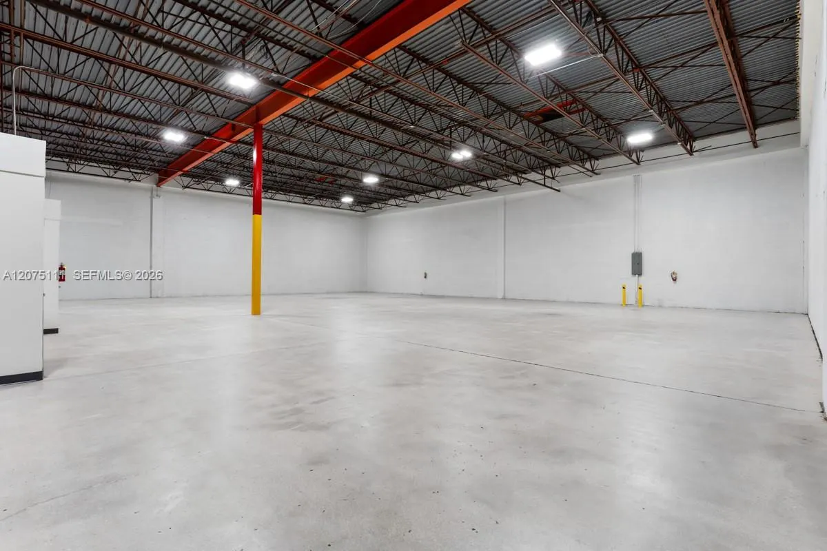 Foto de propiedad en 1924-1928 NW 82nd Avenue 8-1924, Doral, FL 33126 Doral con MLS# 