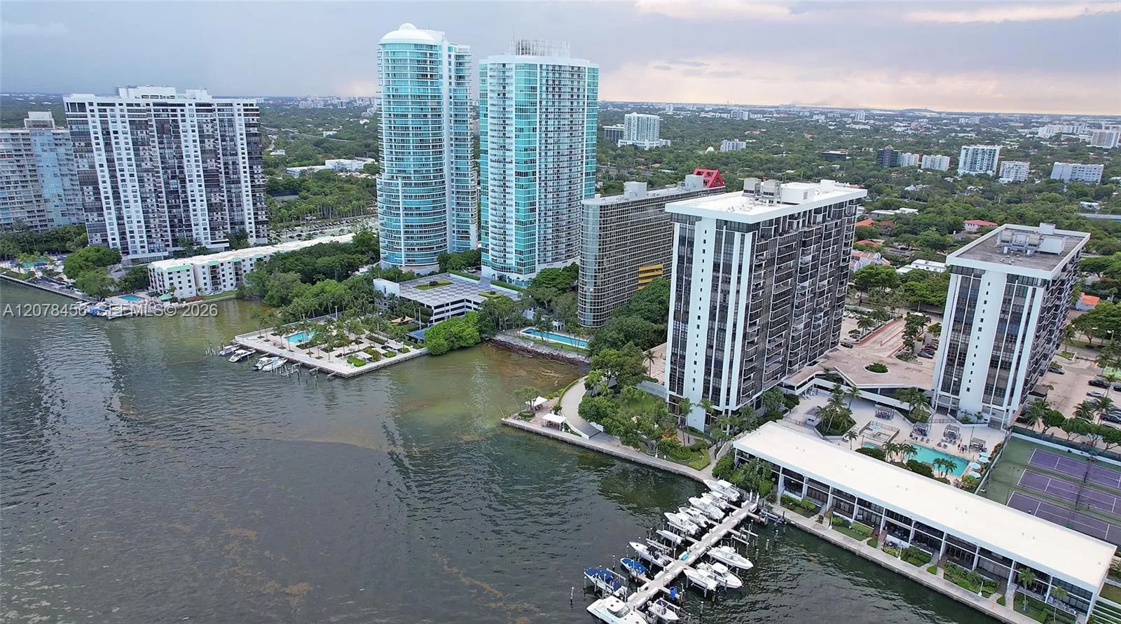 Foto de propiedad en 1925 Brickell Avenue 1501D, Miami, FL 33129 Miami con MLS# 