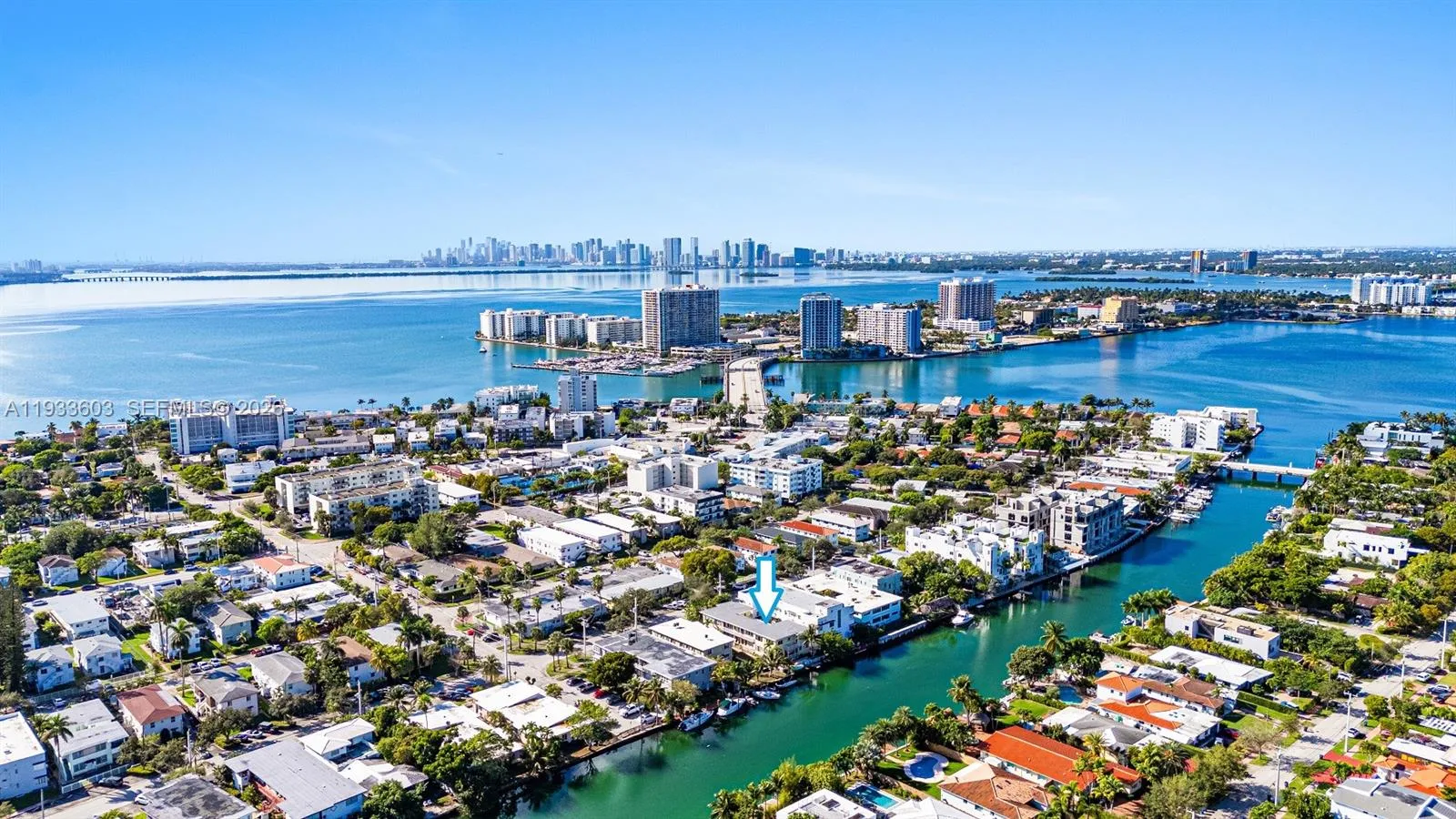Foto de propiedad en 1925 Calais Drive 6, Miami Beach, FL 33141 Miami Beach con MLS# 