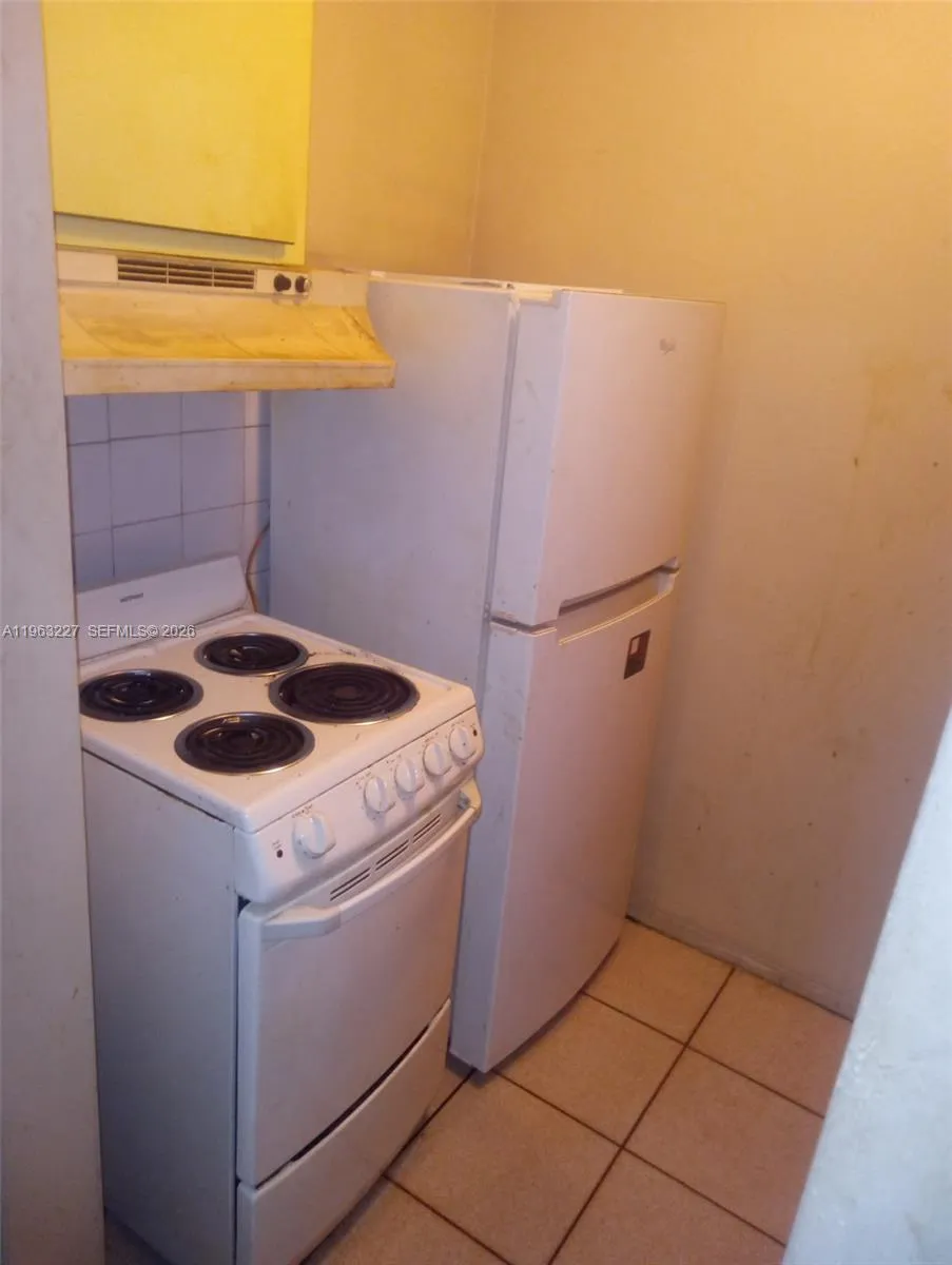 Foto de propiedad en 1925 Harding Street A-D, Hollywood, FL 33020 Hollywood con MLS# 