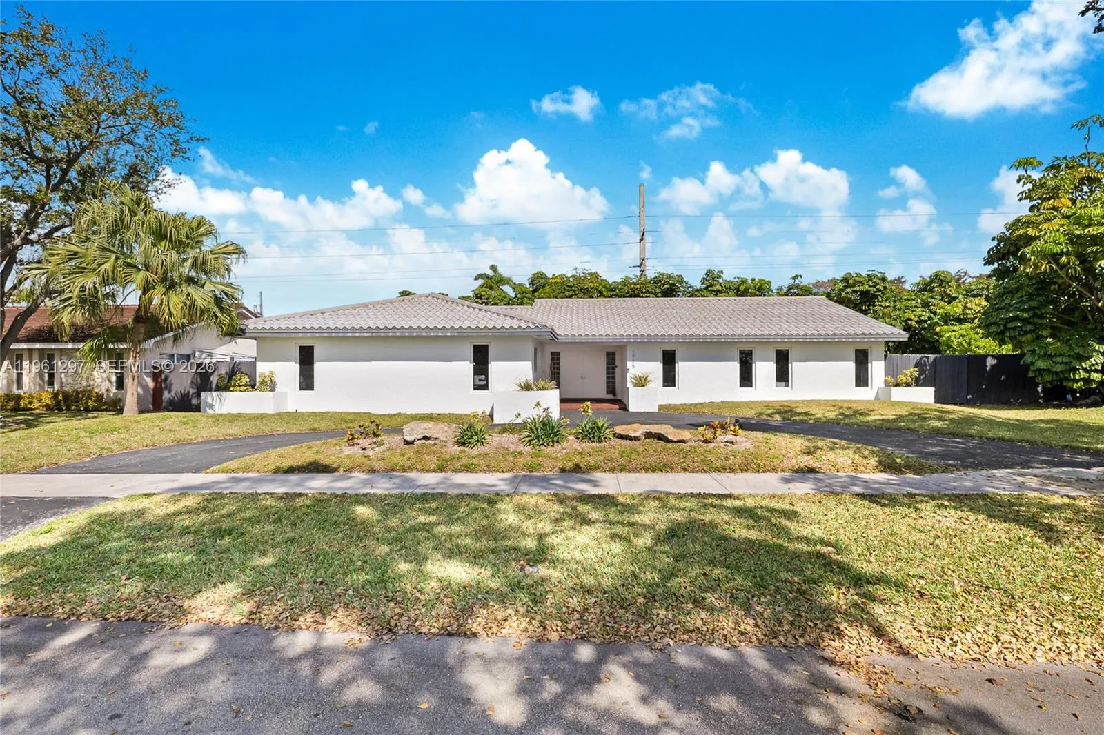 Vendido 1925 NE 214th Terrace, Miami, FL 33179, Miami, FL 33179