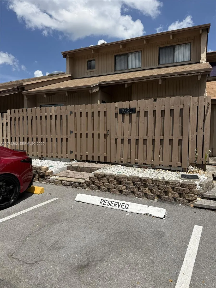 Foto de propiedad en 1925 SW 81st Terrace, Davie, FL 33324 Davie con MLS# 