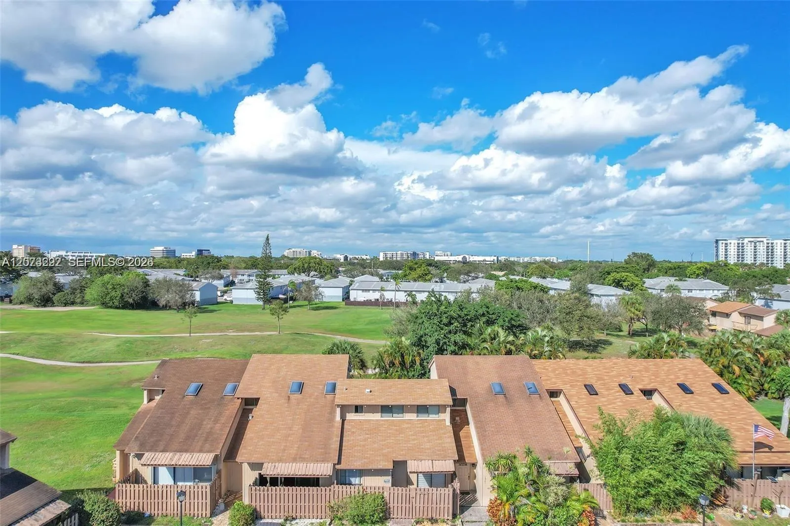 Foto de propiedad en 1925 SW 81st Terrace, Davie, FL 33324 Davie con MLS# 
