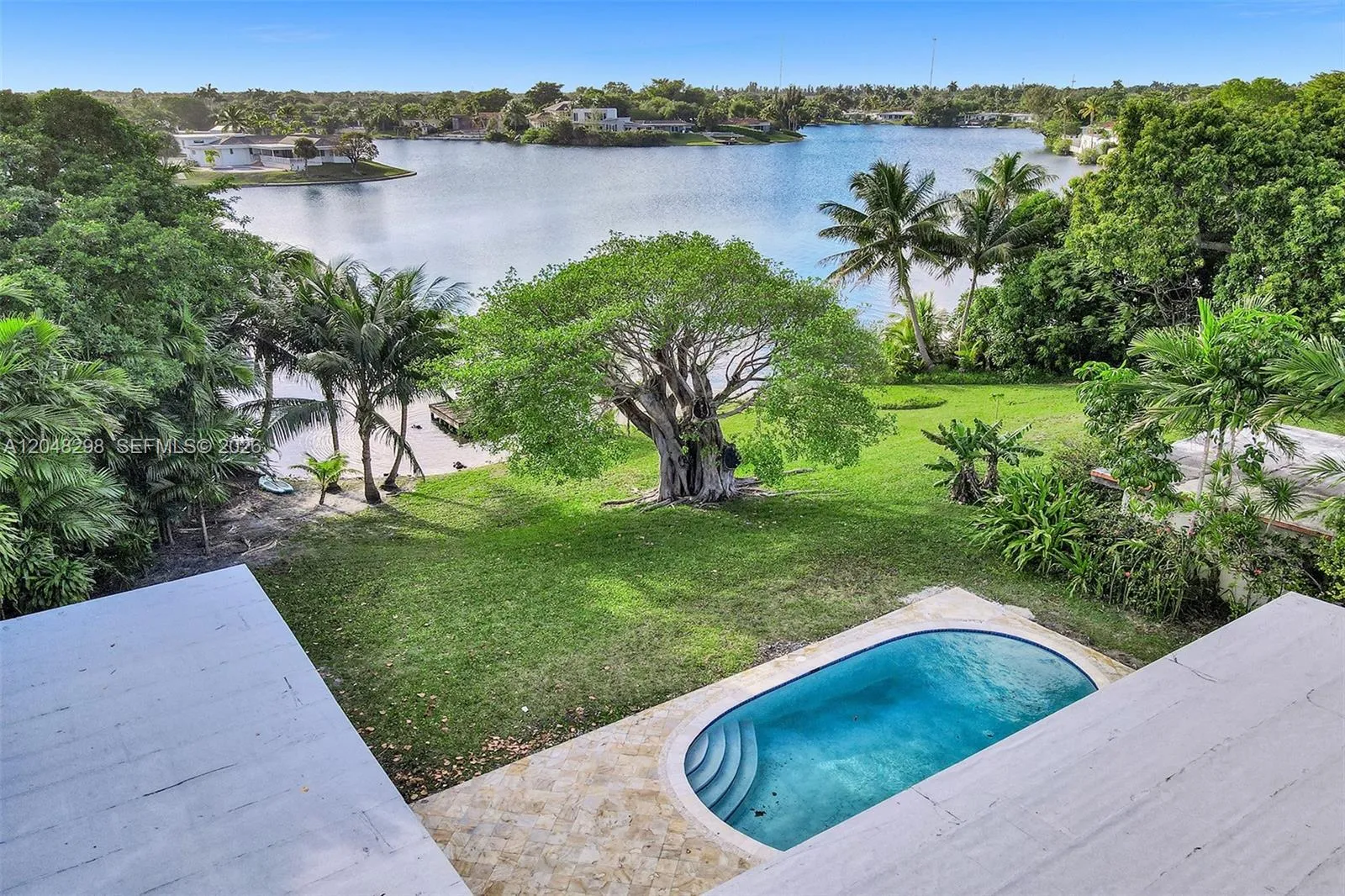 Foto de propiedad en 19260 NE 22nd Avenue, North Miami Beach, FL 33180 North Miami Beach con MLS# 