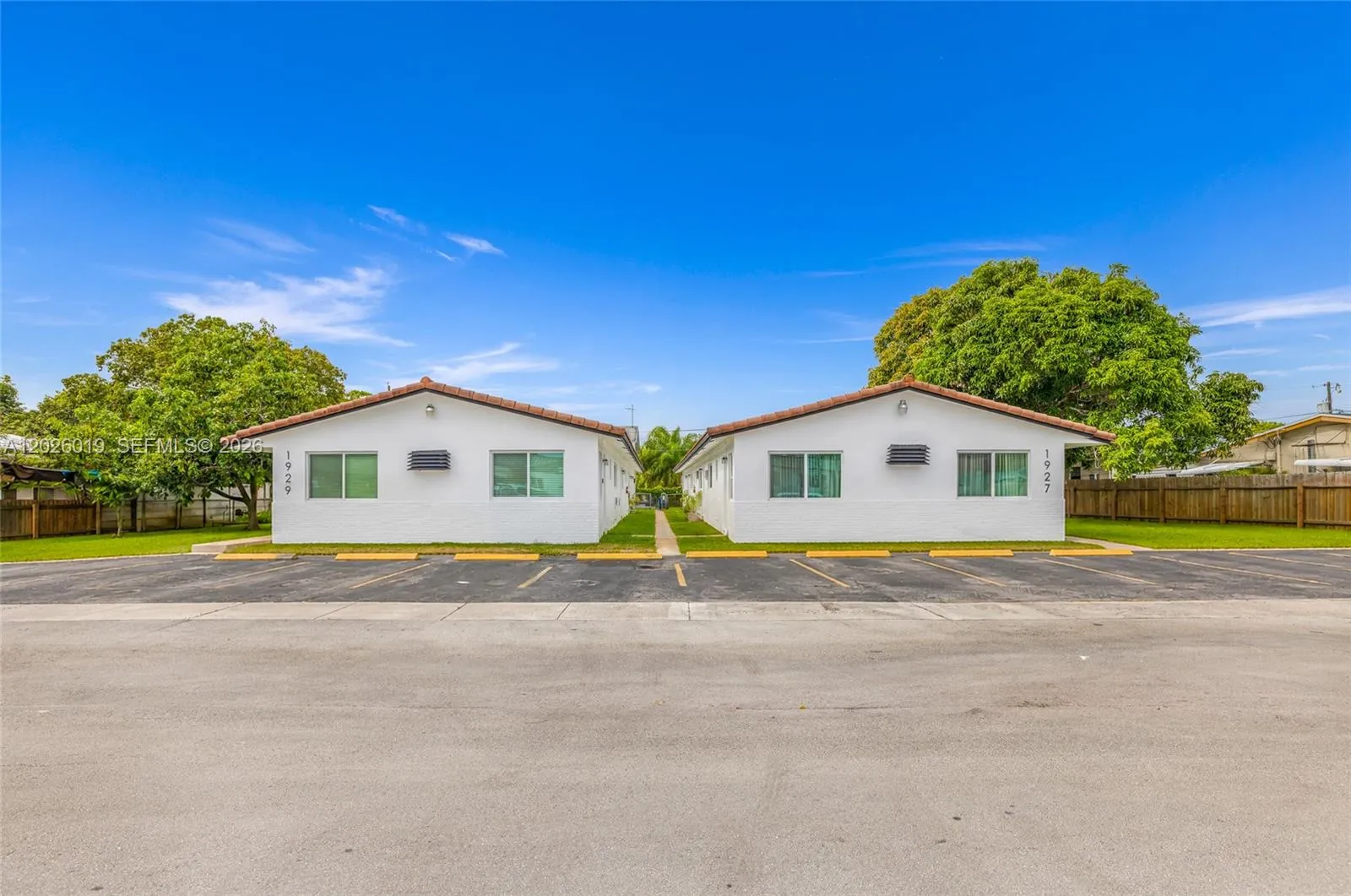 Foto de propiedad en 1927/1929 Roosevelt Street, Hollywood, FL 33020 Hollywood con MLS# 