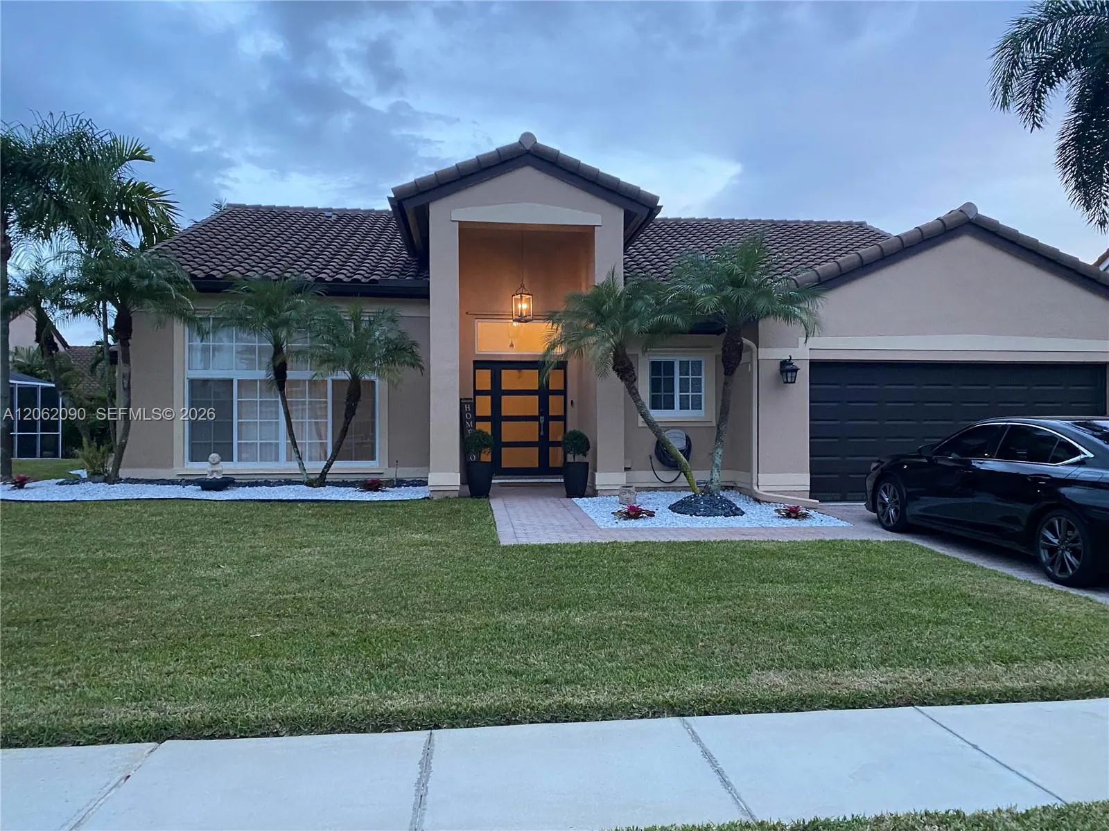 Foto de propiedad en 19334 NW 12th Street, Pembroke Pines, FL 33029 Pembroke Pines con MLS# 