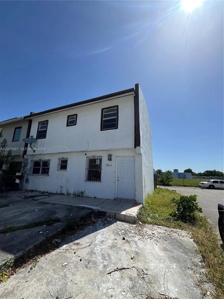 Foto de propiedad en 19351 NW 45th Avenue 0, Miami Gardens, FL 33055 Miami Gardens con MLS# 