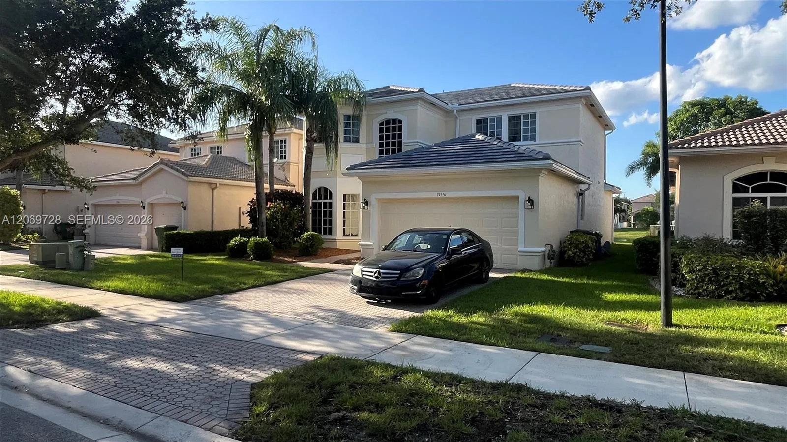 Foto de propiedad en 19351 SW 61st Street 19351, Pembroke Pines, FL 33332 Pembroke Pines con MLS# 