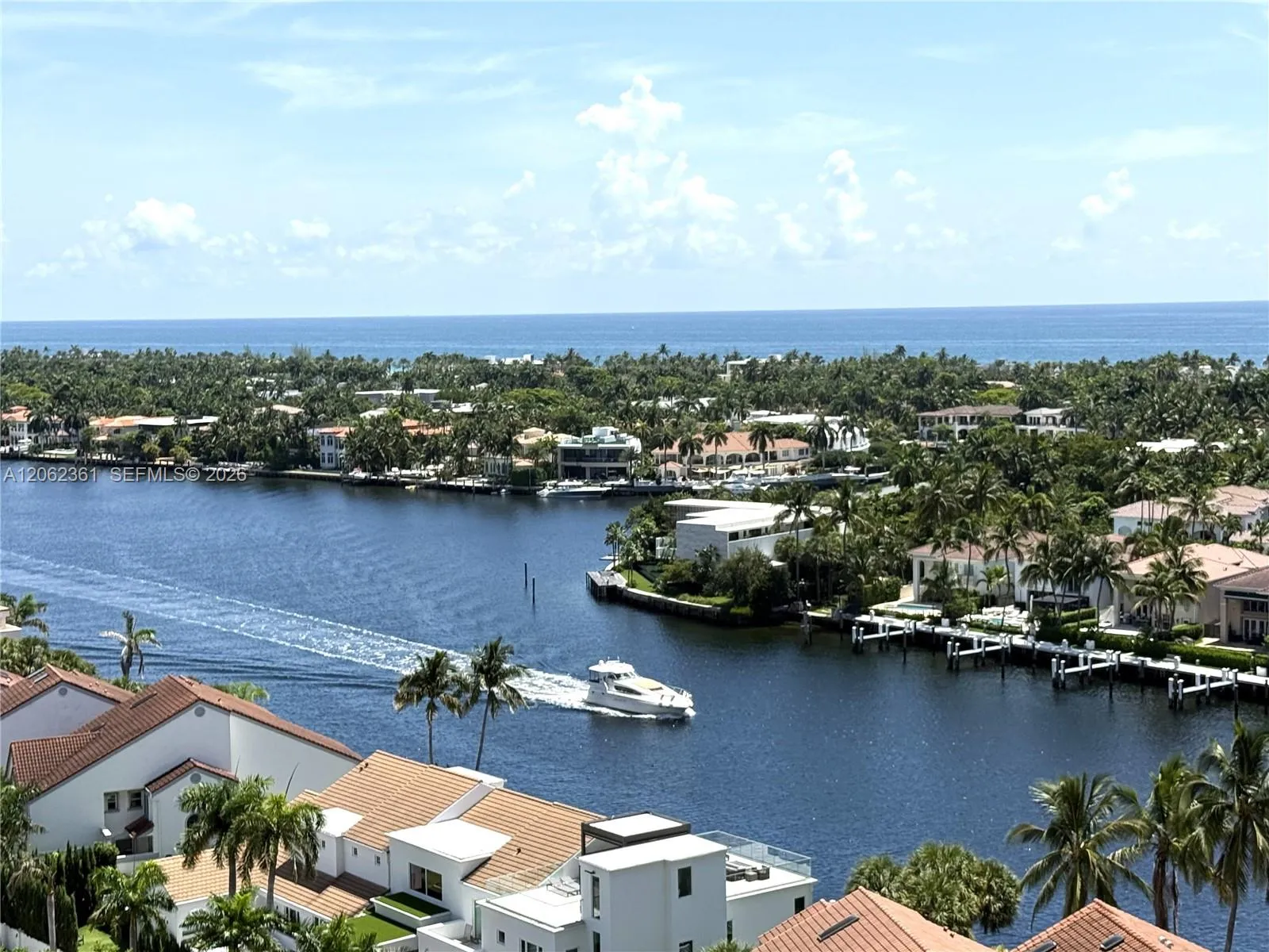Foto de propiedad en 19355 Turnberry Way 12C, Aventura, FL 33180 Aventura con MLS# 