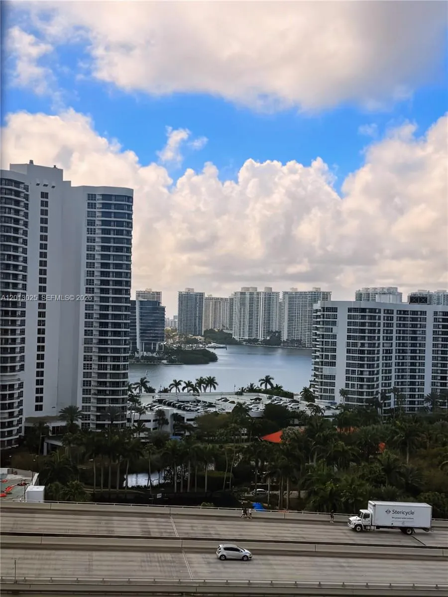 Foto de propiedad en 19355 Turnberry Way 14F, Aventura, FL 33180 Aventura con MLS#