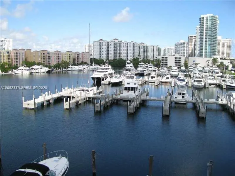 Foto de propiedad en 19355 Turnberry Way 22C, Aventura, FL 33180 Aventura con MLS#
