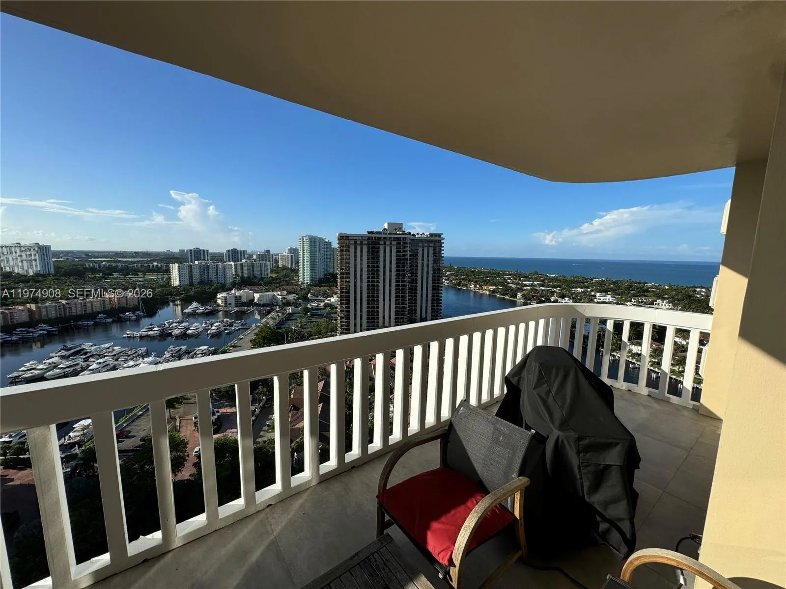 Foto de propiedad en 19355 Turnberry Way 23C, Aventura, FL 33180 Aventura con MLS# 