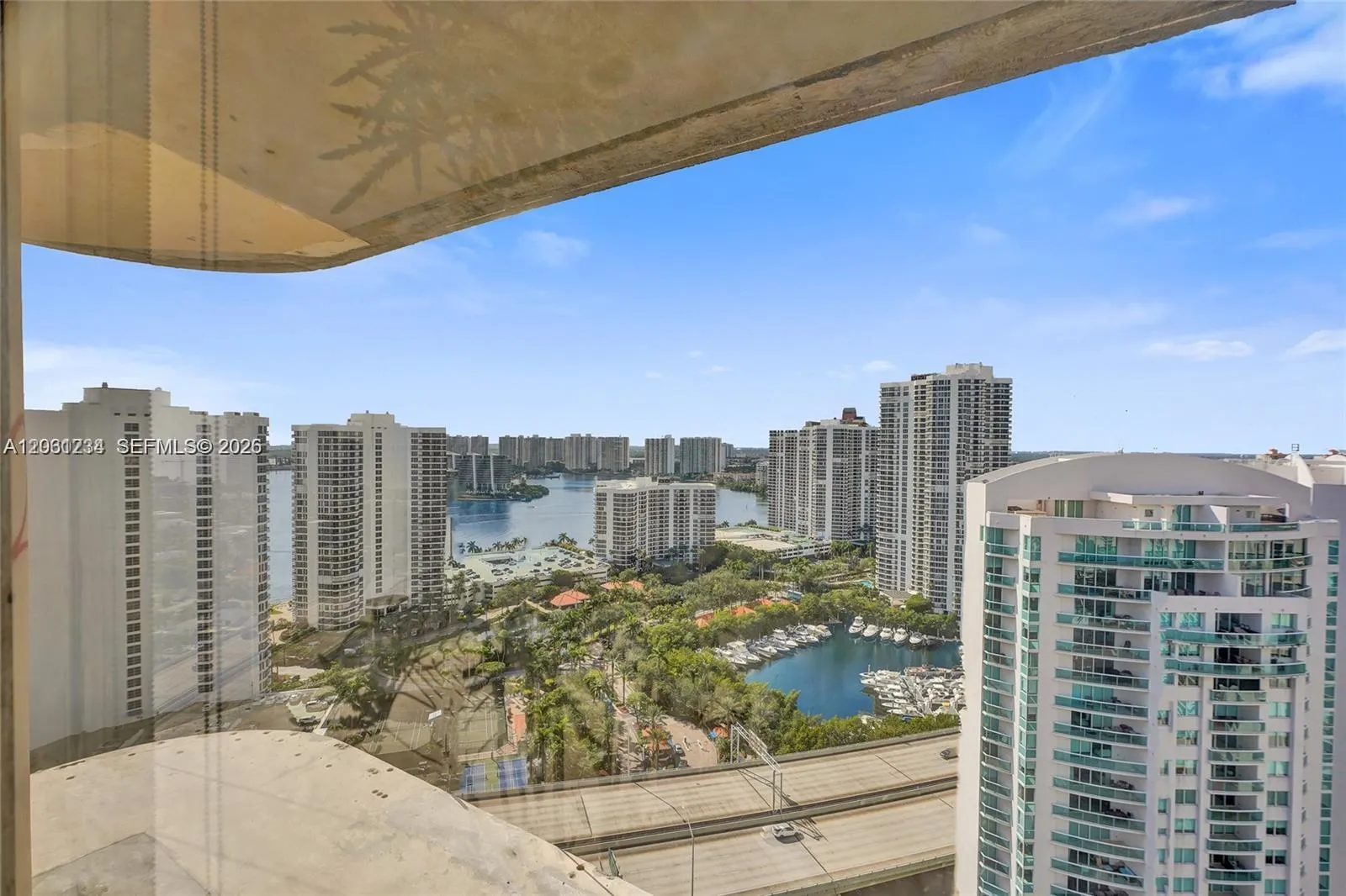 Foto de propiedad en 19355 Turnberry Way 26E, Aventura, FL 33180 Aventura con MLS#