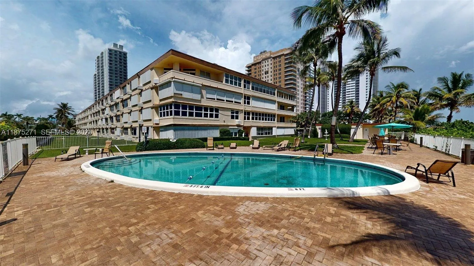 Foto de propiedad en 1936 S Ocean Drive 11D, Hallandale Beach, FL 33009 Hallandale Beach con MLS# 