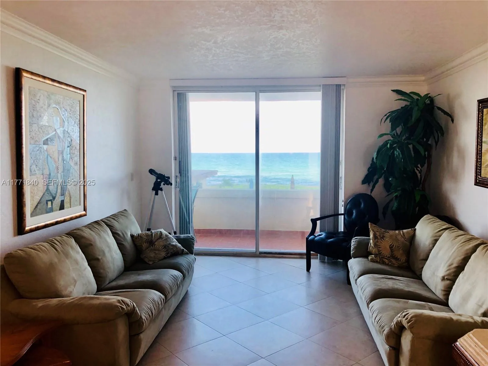 Foto de propiedad en 1936 S Ocean Drive 24C, Hallandale Beach, FL 33009 Hallandale Beach con MLS# 
