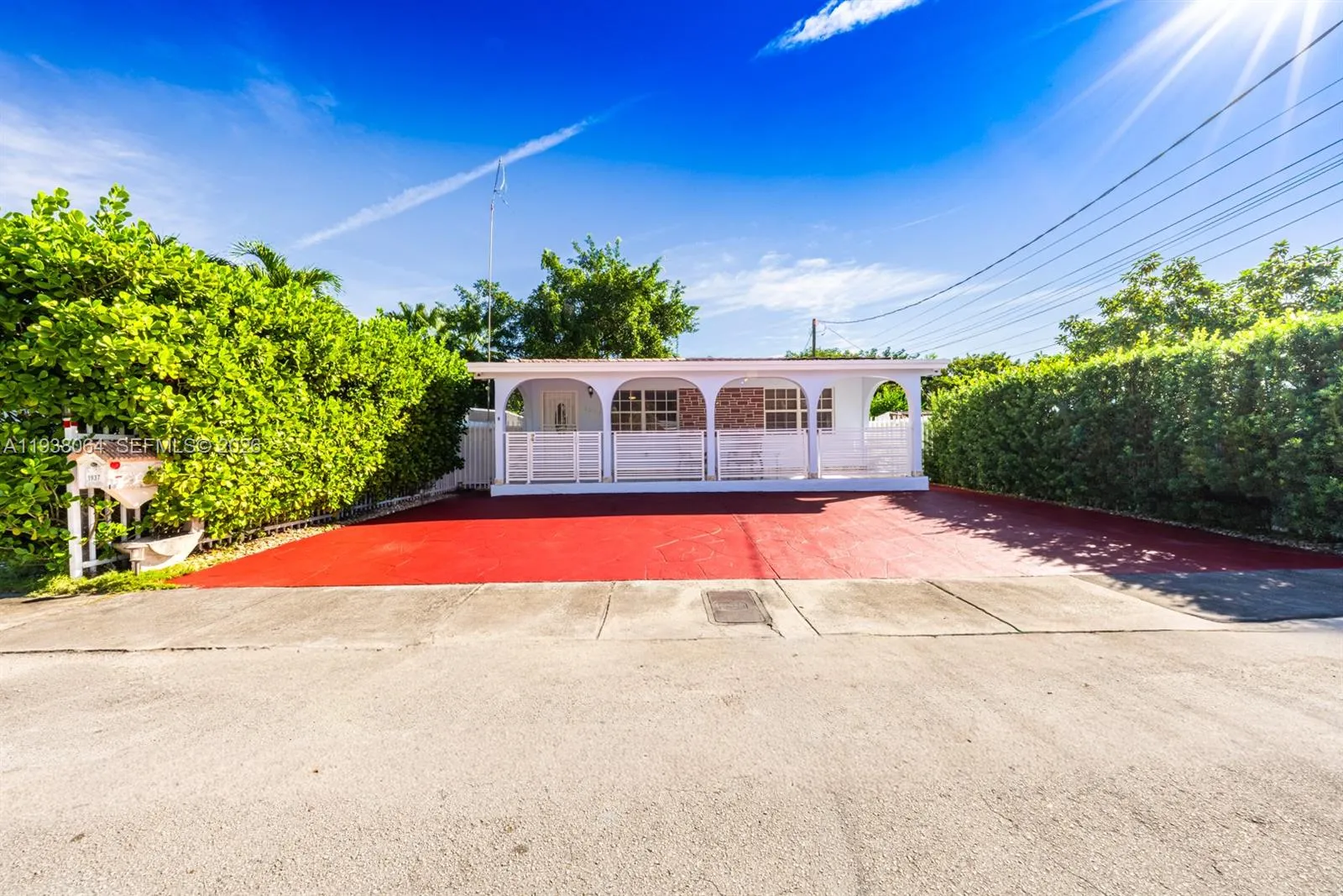 Foto de propiedad en 1937 SW 57th Court, Miami, FL 33155 Miami con MLS# 