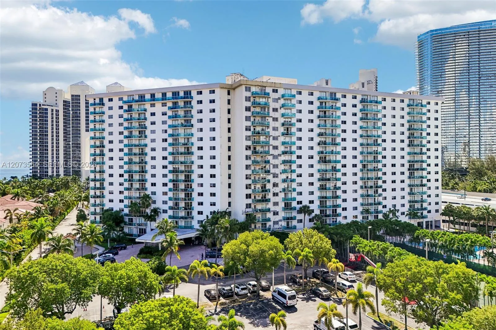 Foto de propiedad en 19370 Collins Avenue 1120, Sunny Isles Beach, FL 33160 Sunny Isles Beach con MLS#