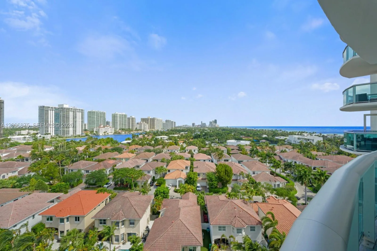 Foto de propiedad en 19370 Collins Avenue 1122, Sunny Isles Beach, FL 33160 Sunny Isles Beach con MLS# 