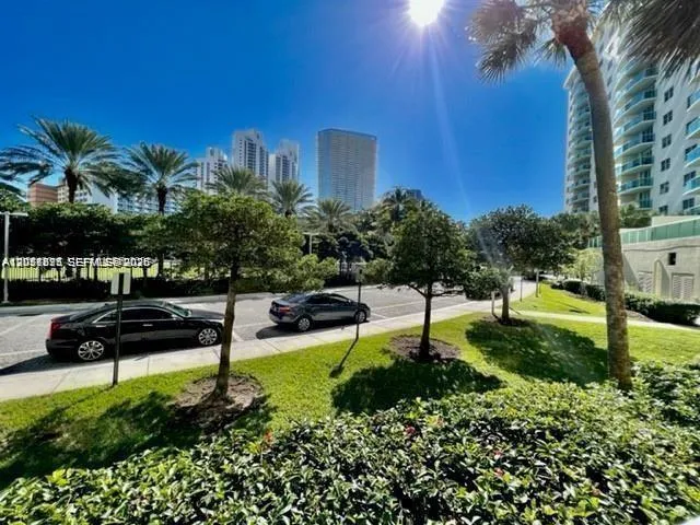 Foto de propiedad en 19370 Collins Avenue 121, Sunny Isles Beach, FL 33160 Sunny Isles Beach con MLS# 