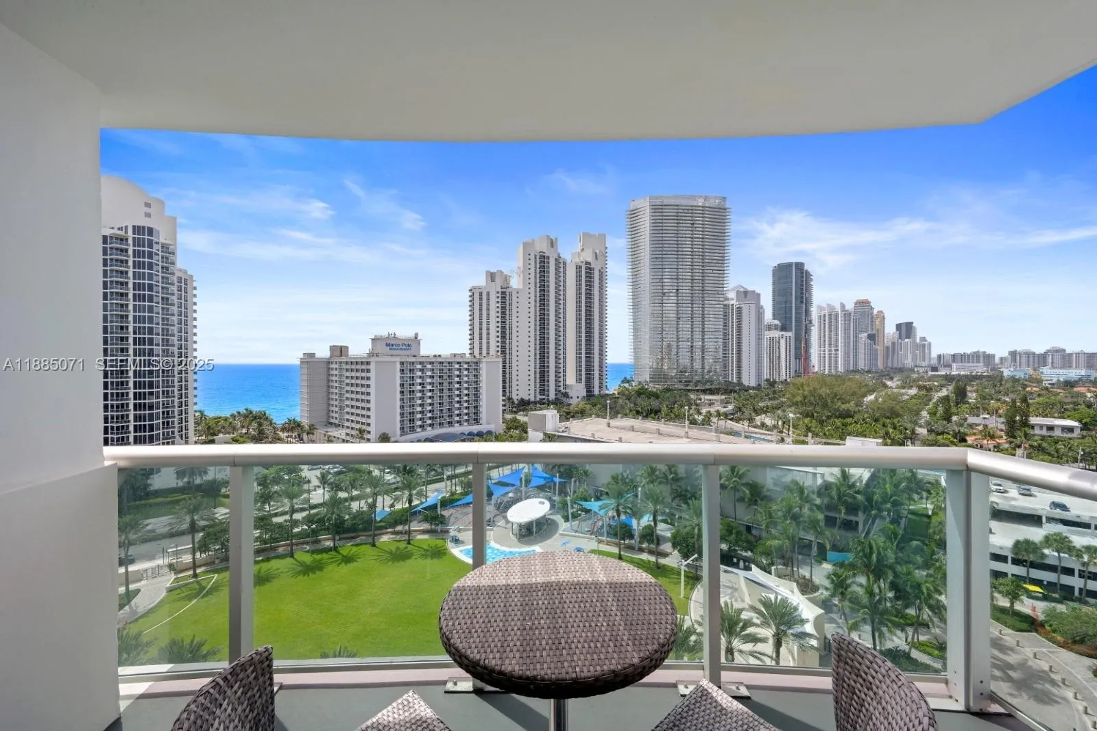 Foto de propiedad en 19370 Collins Avenue 1425, Sunny Isles Beach, FL 33160 Sunny Isles Beach con MLS# 