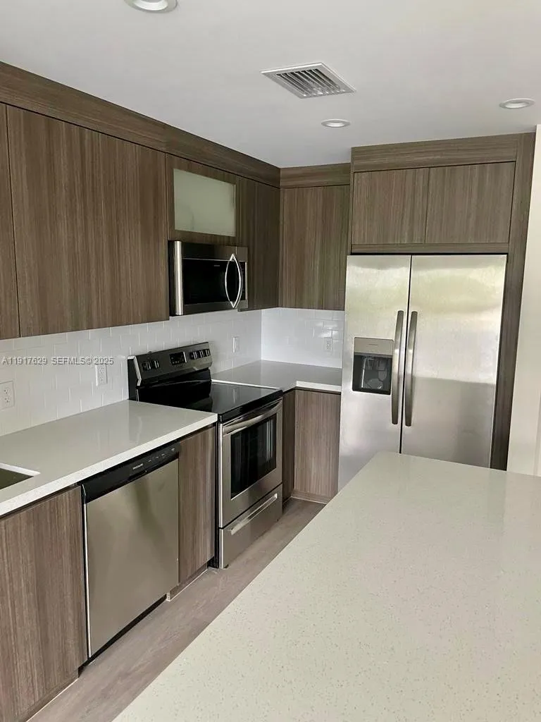 Foto de propiedad en 1938 Jackson Street 403, Hollywood, FL 33020 Hollywood con MLS# 