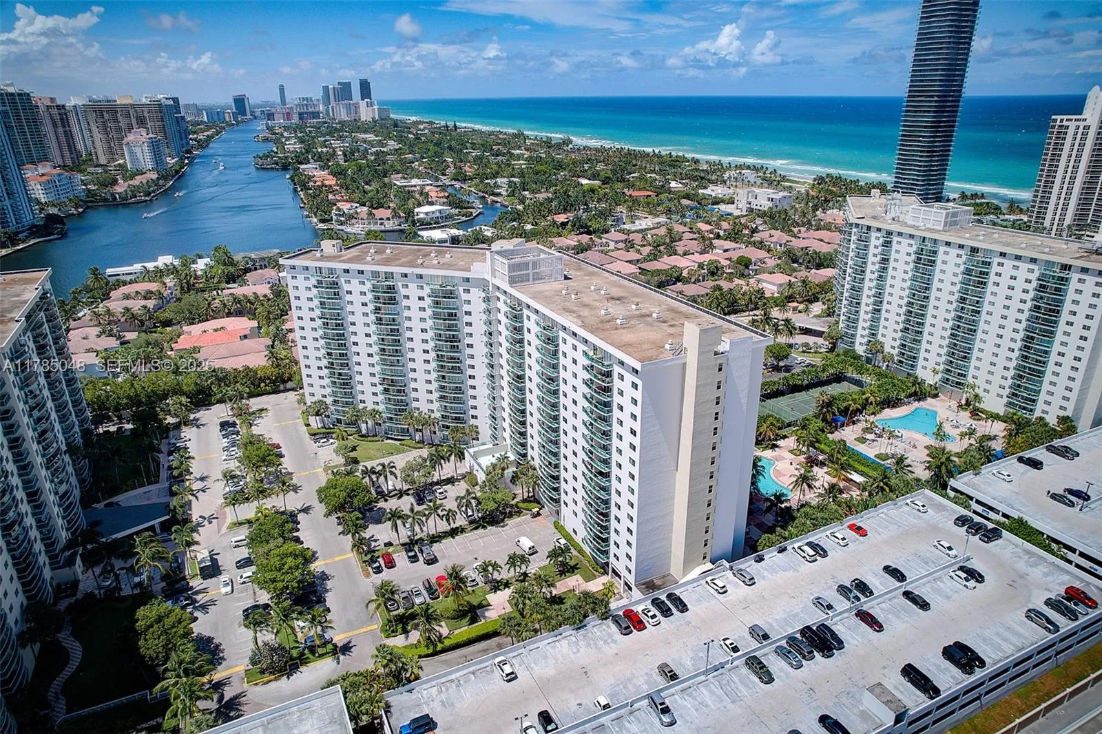 Foto de propiedad en 19380 Collins Avenue 1002, Sunny Isles Beach, FL 33160 Sunny Isles Beach con MLS# 