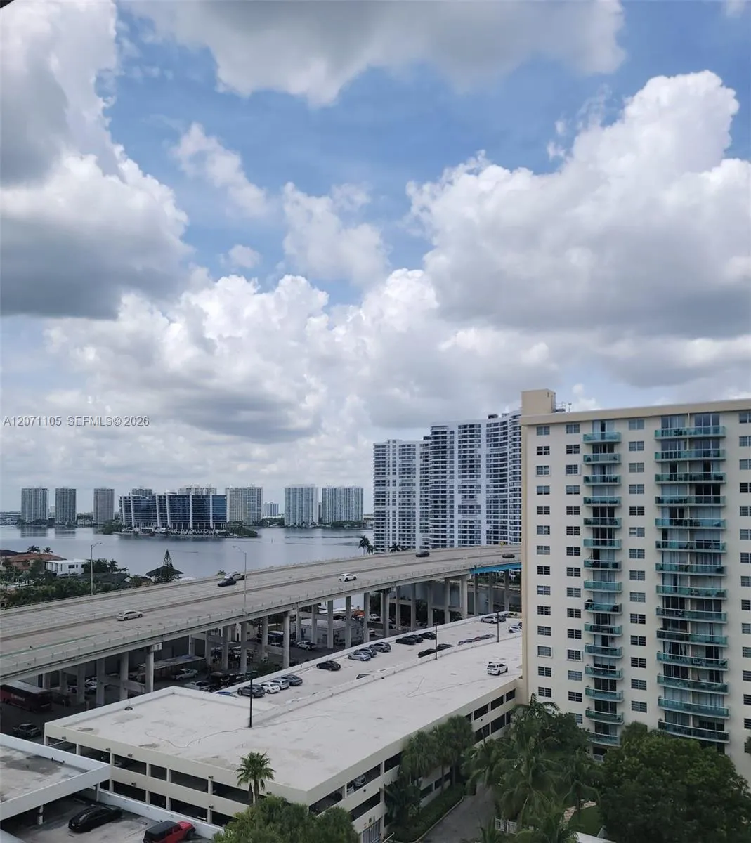 Foto de propiedad en 19380 Collins Avenue 1207, Sunny Isles Beach, FL 33160 Sunny Isles Beach con MLS# 